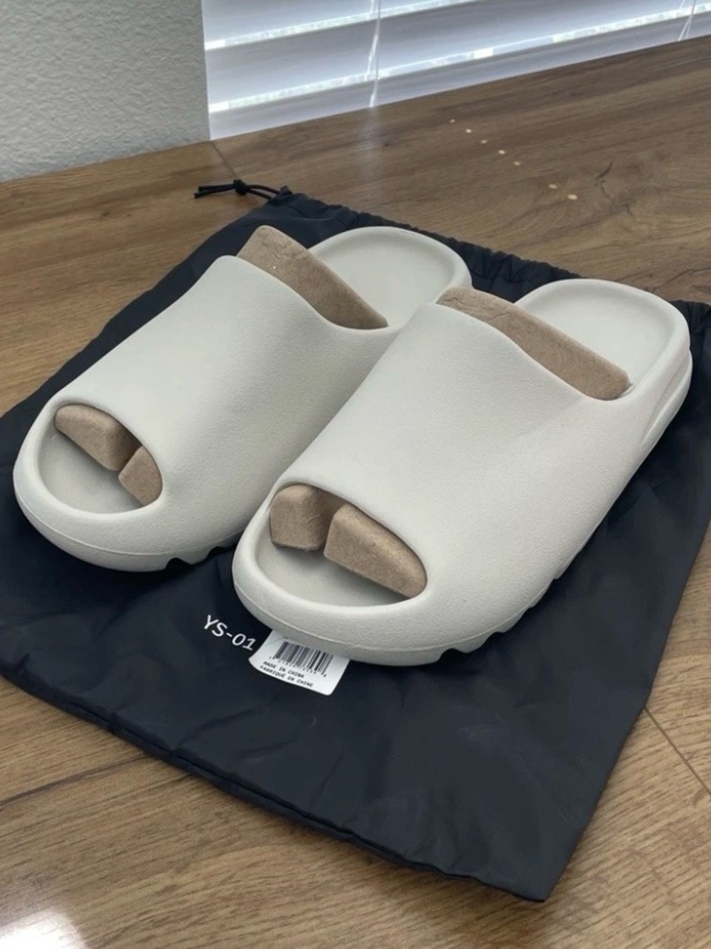 Yeezy YS01 Cream Slides - Size 10 - NEW